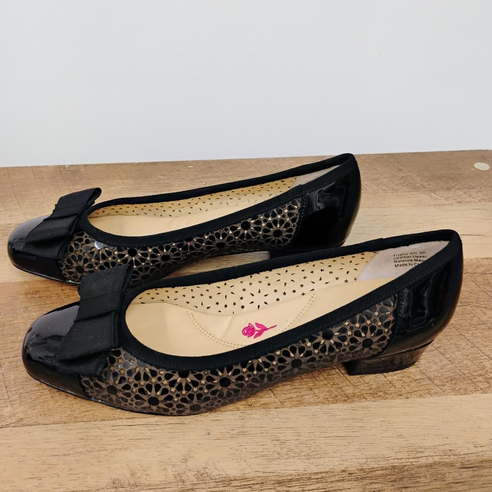 Ros Hommerson Trisha Womens Black Patent Leather Flowers Bow Dressy Flats 6N - Picture 5 of 10